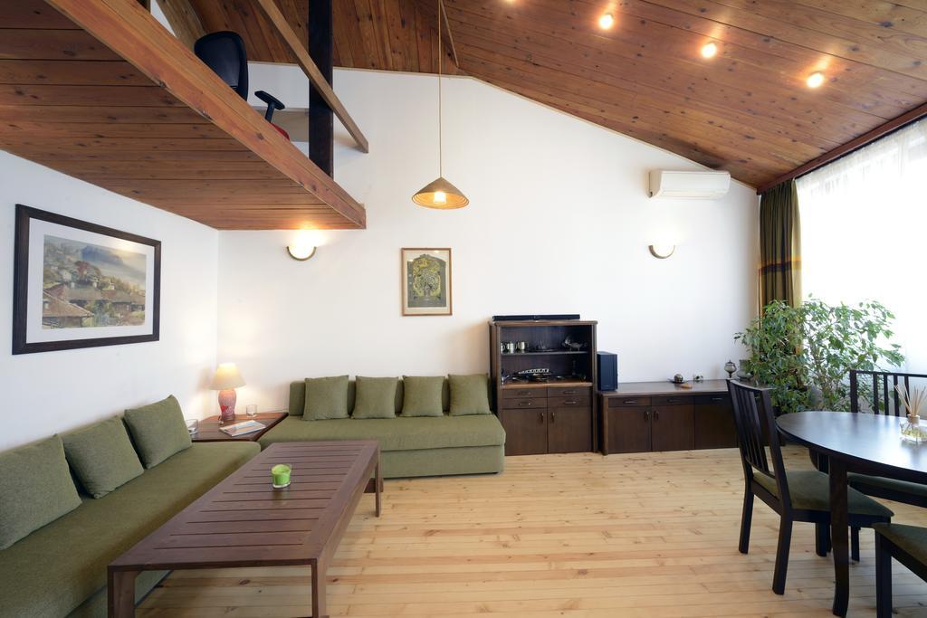 Artistic Penthouse Apartment *